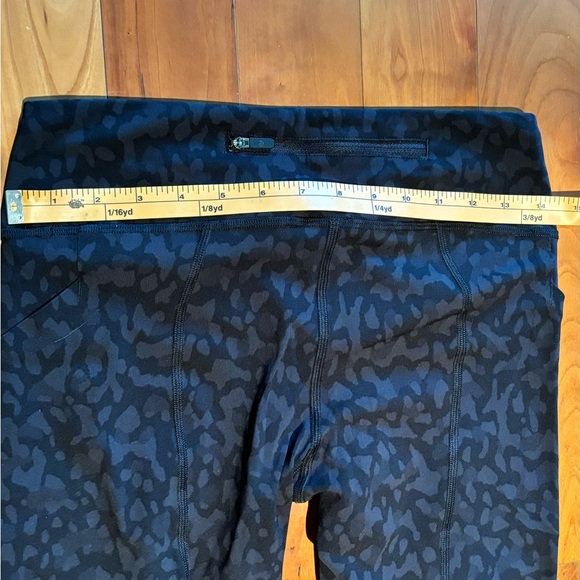 Women’s size 6 Lululemon short yoga pants with sheer black back panel on calf. - Picture 8 of 9